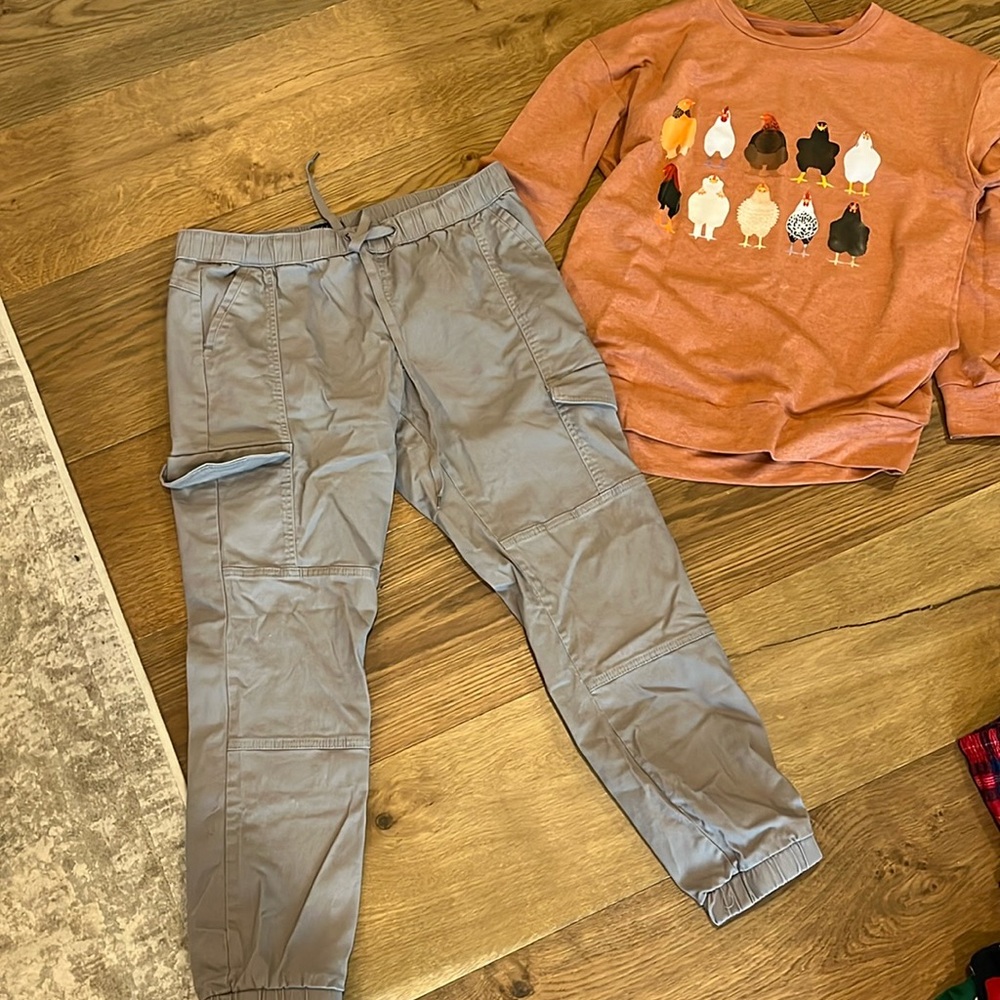 Womens cargo joggers and sweatshirt